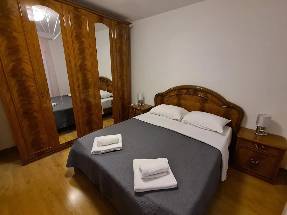 Helena Apartment Pula