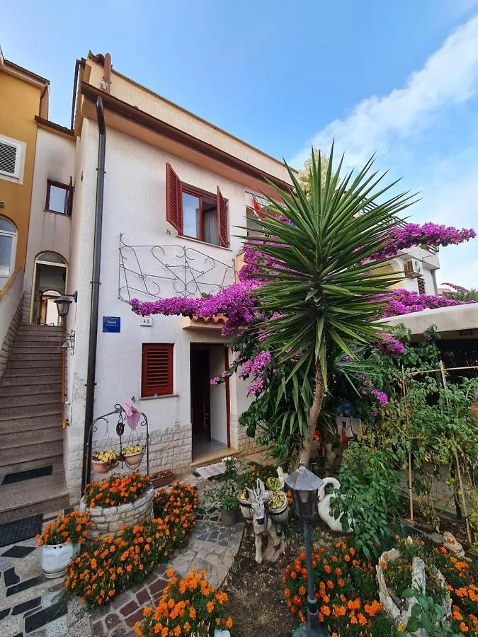 Helena Apartment Pula