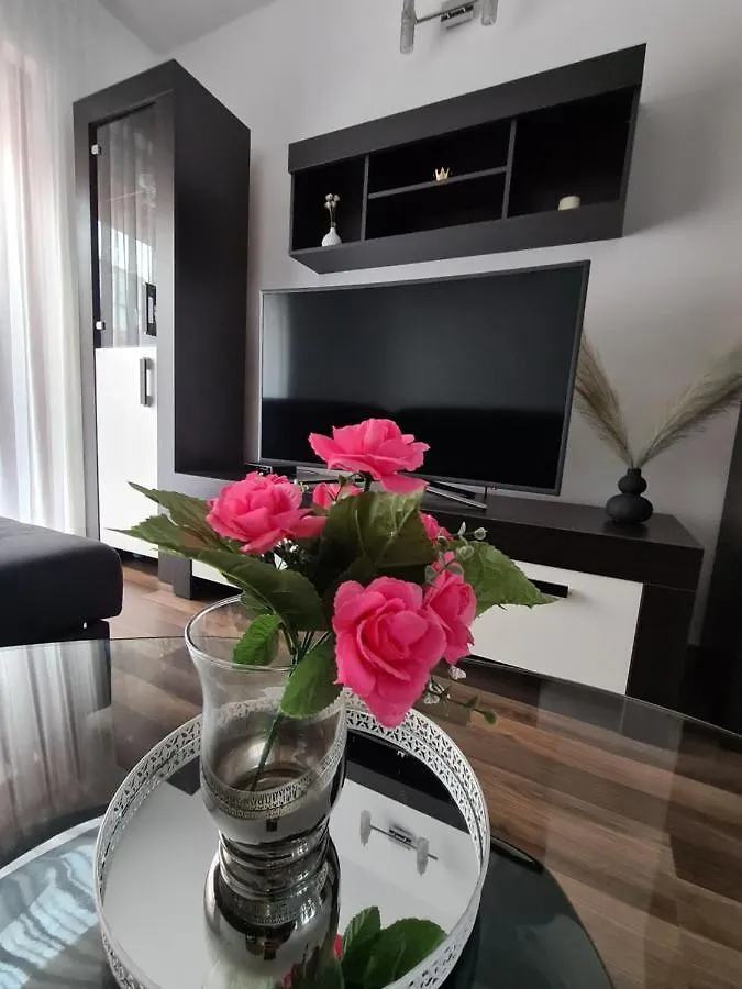 Helena Apartment Pula 0*,